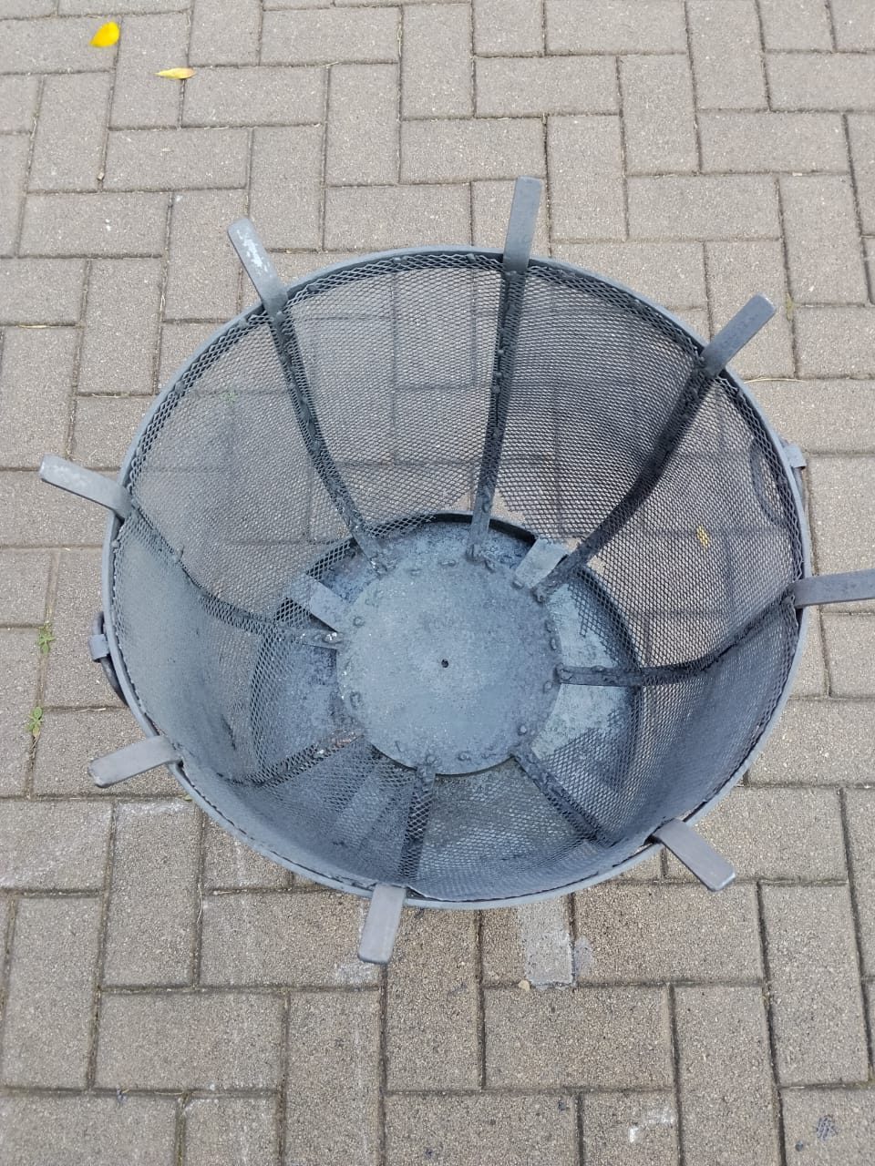 Cast iron fire pit basket after laser cleaning