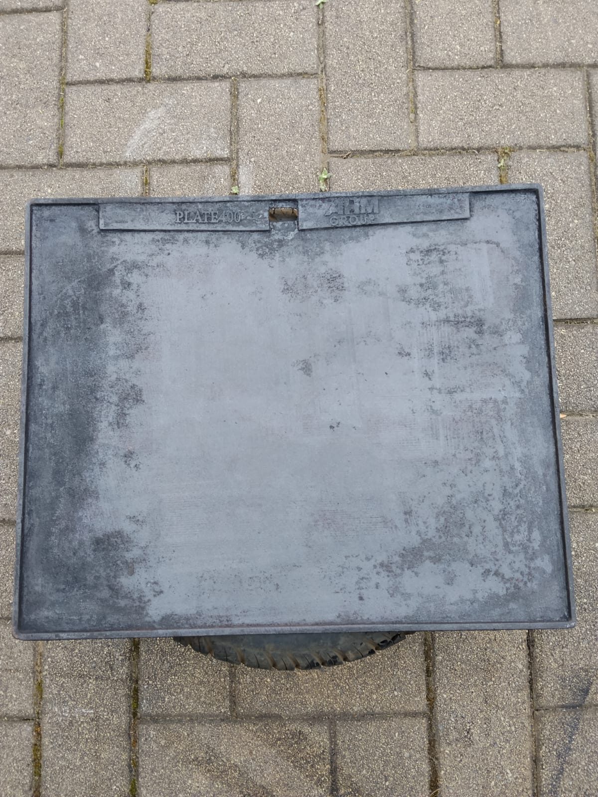 Cast iron plate after laser cleaning